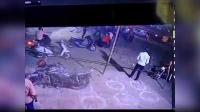 Indore News: शराब लेने आई महिला के साथ छेड़छाड़, जबरदस्ती कार में घुस गए नशे में धुत युवक