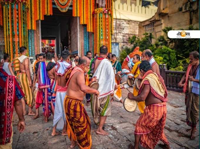 কড়া বিধিনিষেধের মধ্যে মাসির বাড়ির পথে জগন্নাথদেব, দেখুন পুরীর রথযাত্রার ছবি