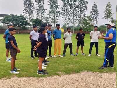 Hamirpur news: अब बुंदेलखंड से भी निकलेंगे क्रिकेट स्‍टार, हमीरपुर के गांव में निखारे जा रहे तेज गेंदबाज