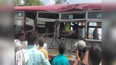 Firozabad road accident: बाइक सवार दंपति को बचाने में रोडवेज बस से भिड़ा कंटेनर, महिला यात्री की मौत, कई गंभीर रूप से घायल