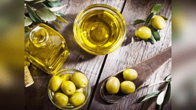 Skin Care Benefits Of Olive Oil: एक रात में त्वचा पर ग्लो लाता है ऑलिव ऑइल, बस 4 बूंद से चमका लें चेहरा