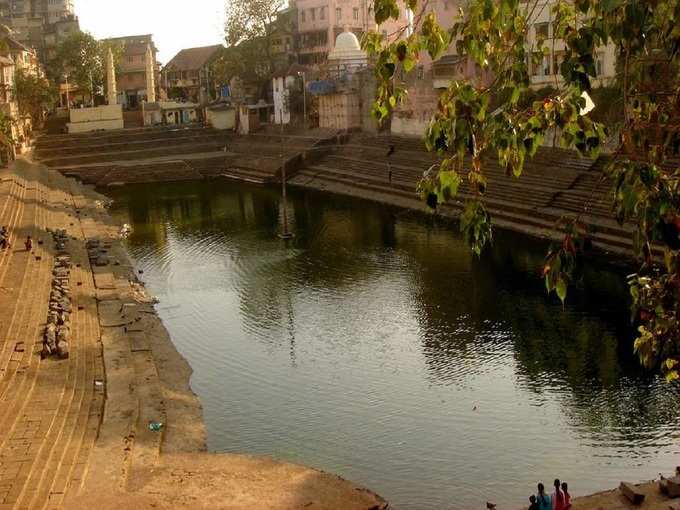 मुंबई का वालकेश्वर मंदिर - Walkeshwar Temple in Mumbai in Hindi