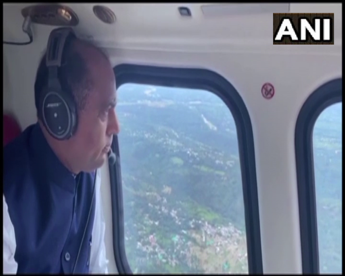 हिमाचल प्रदेश: मुख्यमंत्री जयराम ठाकुर ने कांगड़ा ज़िले में बाढ़ से हुए नुक़सान का ज़ायजा लिया। उन्होंने बताया, NDRF की टीम काम कर रही है। एक महिला की मृत्यु हुई और 9 लोगों का अब तक पता नहीं चल पाया हैं। जिनके घरों को नुक़सान हुआ है और जिनकी मृत्यु हुई है उन्हें मदद देंगे।