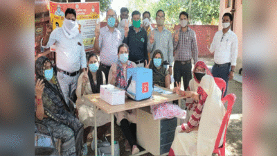 Jhansi news: यूपी के झांसी में इस गांव के सौ फीसदी लोगों ने कराया कोविड वैक्सीनेशन, बर्बाद नहीं हुई भी डोज