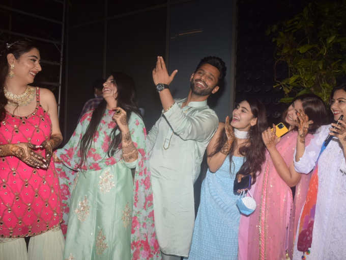 Rahul Vaidya And Disha Parmar With Friends