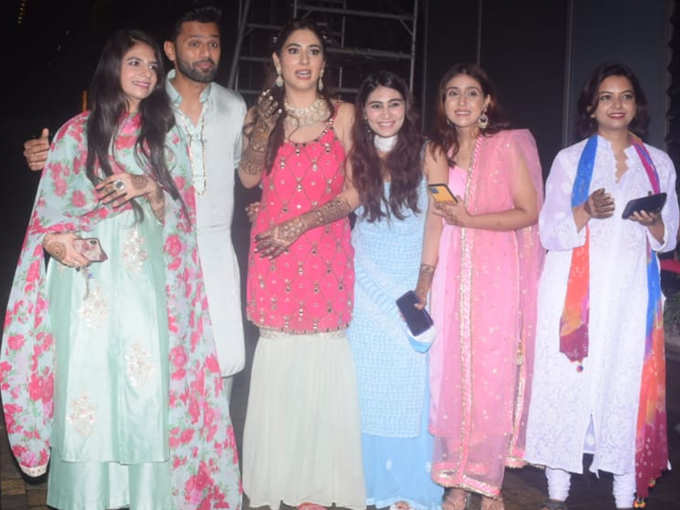 Rahul Vaidya And Disha Parmar With Friends