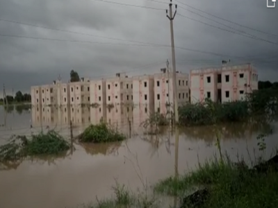 Rain in Nalgonda: భారీ వర్షం.. నీట మునిగిన డబుల్ బెడ్ రూం ఇళ్లు