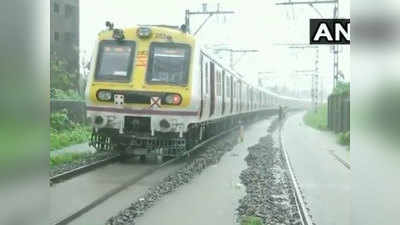 Mumbai Heavy Rains Live Update: मुंबई में भारी बारिश से कई इलाके में जलजमाव, ट्रेन और बस सेवाएं बाधित