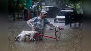 મુંબઈમાં ધોધમાર વરસાદથી જળબંબાકાર, લોકોને ઘરમાં જ રહેવા અપીલ 