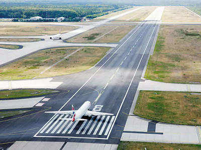 Jewar Airport: नोएडा में जेवर एयरपोर्ट की नींव से पहले होगा शेयर होल्डिंग समझौता, लखनऊ पहुंचे अधिकारी