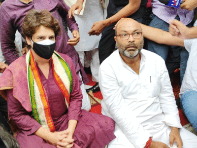 Priyanka Gandhi news: लखनऊ में प्रियंका गांधी के मौन धरने के खिलाफ FIR, कोविड प्रोटोकॉल तोड़ने और सरकारी संपत्ति के नुकसान का आरोप