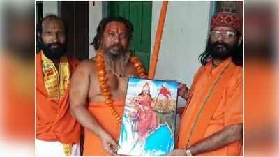 Ayodhya News: मालेगांव विस्फोट के आरोपी सुधाकर चतुर्वेदी पहुंचे अयोध्‍या, परमहंसदास की हिन्दू राष्ट्र की मांग का क‍िया समर्थन