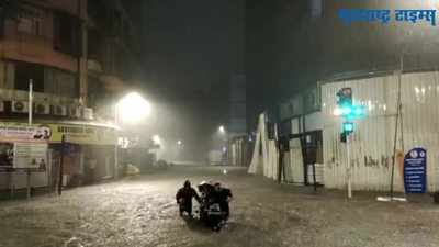 Mumbai Rain | मुंबईची झाली तुंबई; मुसळधार पावसामुळं अनेक ठिकाणी पूरसदृश्य परिस्थिती