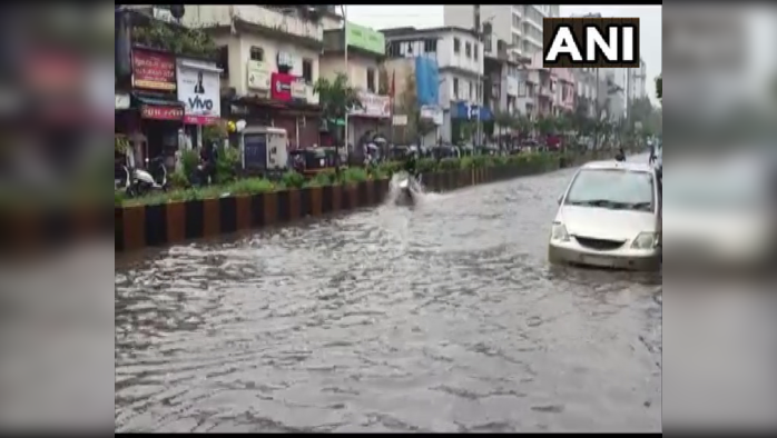 Mumbai Rains LIVE: दिल्ली में बारिश से मौसम सुहाना, मुंबई में सड़कों पर हुआ जलभराव