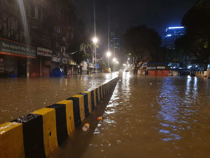 water logging in the Hindmata area in Paral