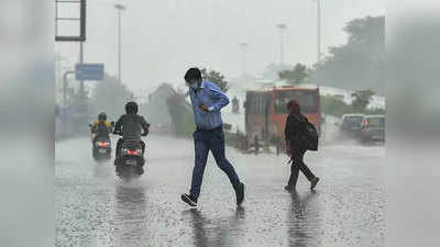 Weather News: दिल्ली के कई इलाकों में हुई बारिश, देश में अब तक 26 फीसदी कम बरसे बादल