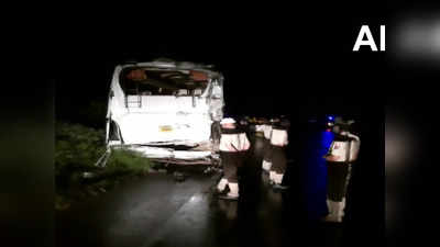 Sambhal road accident: संभल में भीषण सड़क हादसा, दो प्राइवेट बसों में टक्कर, 7 बारातियों की मौत