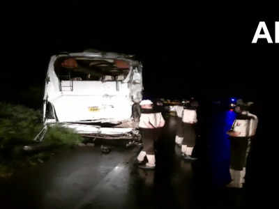 Sambhal road accident: संभल में भीषण सड़क हादसा, दो प्राइवेट बसों में टक्कर, 7 बारातियों की मौत