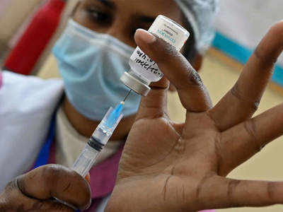 Vaccination in Ghaziabad: तीसरी लहर सिर पर, लेकिन वैक्सीनेशन का लक्ष्य गाजियाबाद में है बहुत दूर
