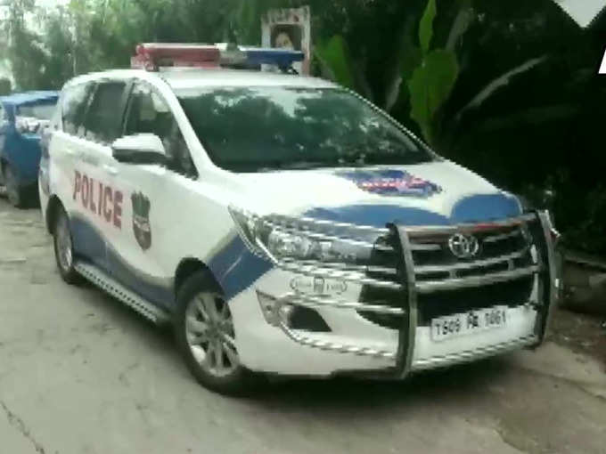 Police outside Telangana Congress Chief