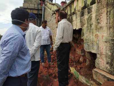 ಕೆಆರ್‌ಎಸ್‌ ಡ್ಯಾಂ ಬಳಿ ಕಲ್ಲುಕುಸಿತ; ಸ್ಥಳಕ್ಕೆ ಅಧಿಕಾರಿಗಳೊಂದಿಗೆ ಶಾಸಕ ರವೀಂದ್ರ ಶ್ರೀಕಂಠಯ್ಯ ಭೇಟಿ