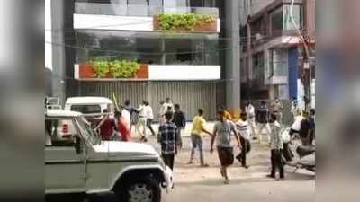 इंदौर में सरेआम शराब ठेकेदार को मारी गोली, विरोध में पथराव