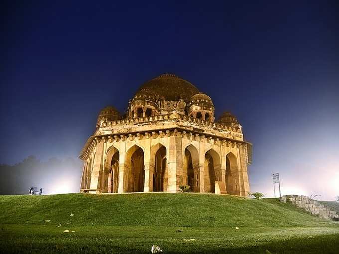 बाबा फरीद का मकबरा, फरीदाबाद - Baba Farid’s Tomb, Faridabad in Hindi