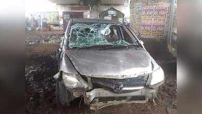 मथुरा में अनियंत्रित होकर बम्बे में गिरी तेज रफ्तार कार, हरियाणा के तीन लोगों की दर्दनाक मौत