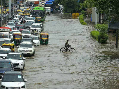 Delhi Rains: दिल्ली में फिर बारिश के बाद जलजमाव, कई इलाकों में लगा भीषण जाम