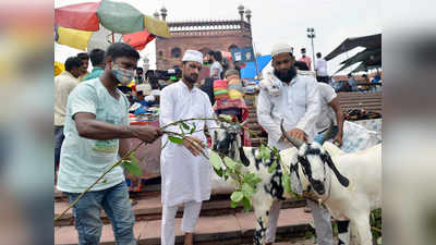 बकरों के नहीं लगे बाजार, कपड़ों की हुई जमकर खरीदारी