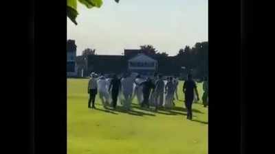 पाकिस्तानी लोकांसाठी खेळल्या गेलेल्या चॅरिटी मॅचमध्ये राडा; खेळाडूंनी एकमेकांना बॅटनं बदडलं