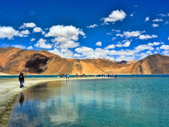 पैंगोंग झील में कैंपिंग - Camping in Pangong Tso Lake in Hindi