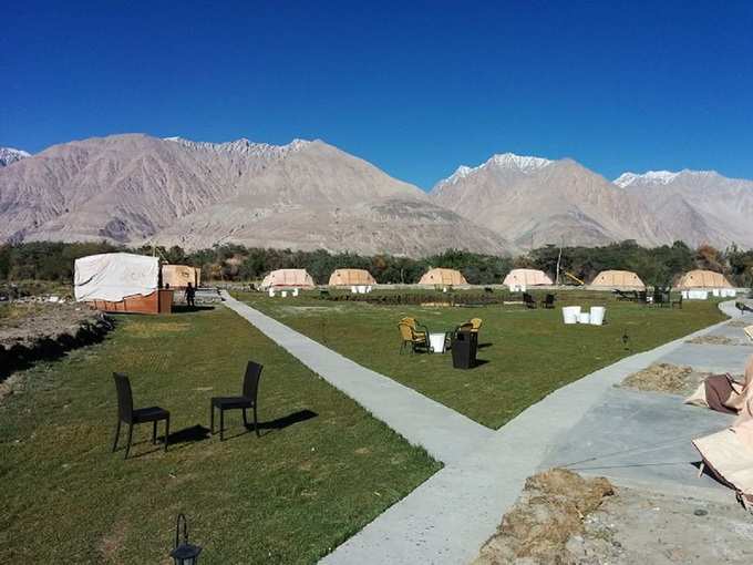 नुब्रा घाटी में कैंपिंग - Camping in Nubra Valley in Hindi