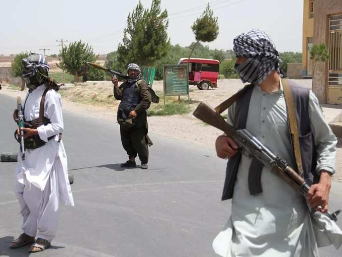 Former Mujahideen hold weapons to support Afghan forces in their fight against Taliban, on the outskirts of Herat province (2).