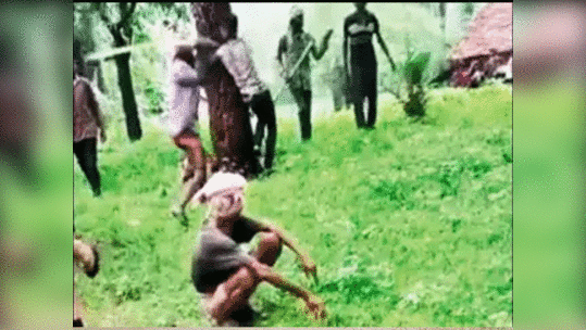 Gujarat news: गुजरात में दो प्यार करने वालों को दी गई सजा, पेड़ से बांधकर पिटाई, वीडियो वायरल होने पर 9 गिरफ्तार