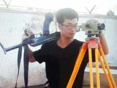 पाकिस्‍तान में बस हमले से डरे चीनी नागर‍िक, AK-47 लेकर कर रहे खुद की सुरक्षा