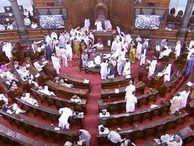 Parliament Session : राज्यसभा में टीएमसी सांसदों ने आईटी मिनिस्टर से छीनकर फाड़े पेपर, दोनों सदनों में भारी हंगामा