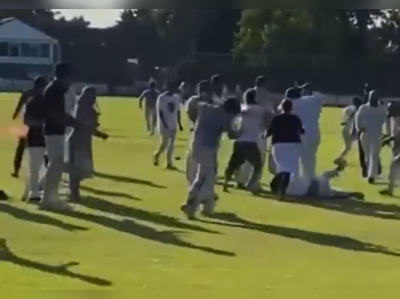 ક્રિકેટનું મેદાન બન્યું અખાડો, ખેલાડીઓએ એકબીજાને દોડાવી-દોડાવીને માર્યા