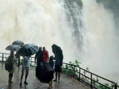 ಕೊಡಗಿನಲ್ಲಿ ಹೆಚ್ಚಿದ ಮಳೆಯಬ್ಬರ: ಮಂಜಿನ ಜೊತೆಯಲ್ಲೇ ಚಳಿಯೂ ಹೆಚ್ಚು..!