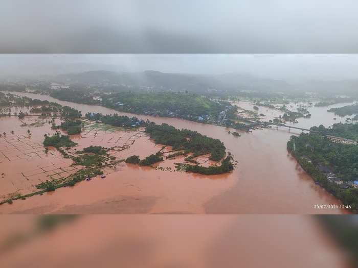 Maharashtra Rain LIVE: महाराष्ट्र में भीषण बाढ़ से हाहाकार, 48 घंटे में 129 मौतें, मरने वालों के घरवालों को 5-5 लाख का मिलेगा मुआवजा