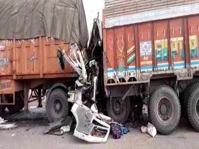 Dausa News: दौसा में ट्रक और ट्रेलर की भीषण भिड़ंत, 4 लोगों की मौत... क्षतिग्रस्त वाहनों में फंसे शव