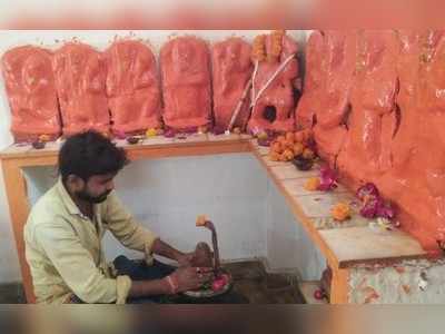 UP News: हमीरपुर में मराठाकालीन मंदिर में अपने स्थान पर घूमता है शिवलिंग, पूजा से मुरादें होती हैं पूरी