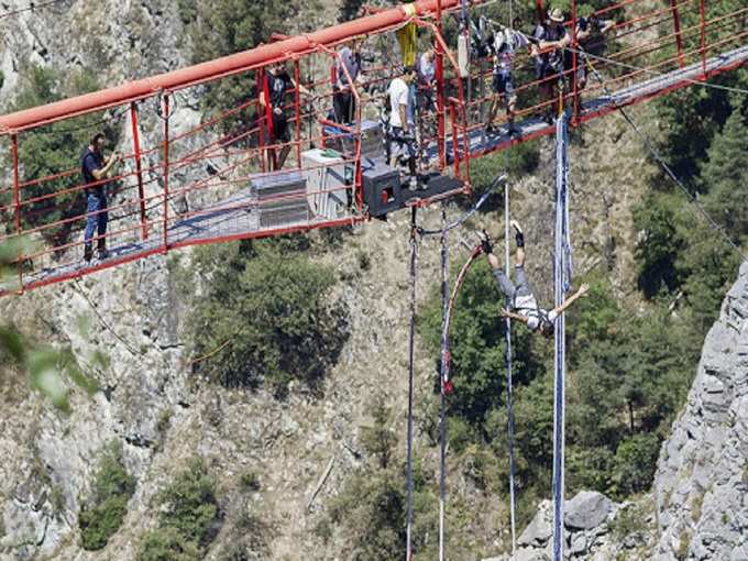 निओक फुटब्रिज, स्विट्ज़रलैंड - Bungee Jumping in Niouc Footbridge, Switzerland in Hindi
