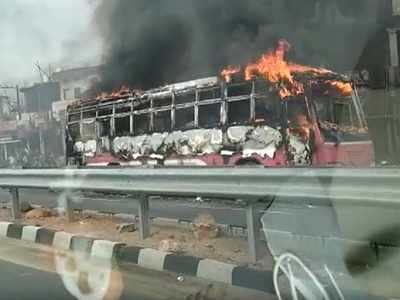 TSRTC బస్సు దగ్ధం.. దట్టమైన పొగలతో మంటలు, వణికిపోయిన ప్రయాణికులు