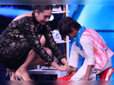 Super dancer chapter 4: करिश्मा कपूर ने कंटेस्टेंट को गिफ्ट किए 5 जोड़ी जूते