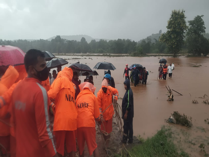 एनडीआरएफ ने संभाला मोर्चा