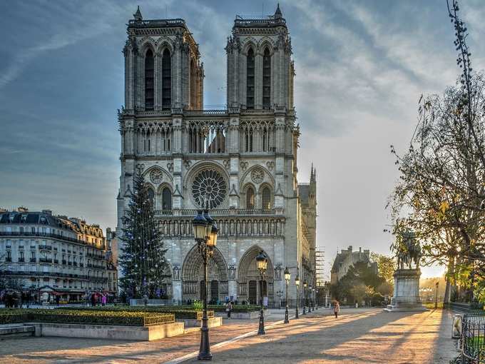 पेरिस का नोट्रे डेम गिरिजाघर - Notre Dame Cathedral in Paris In Hindi