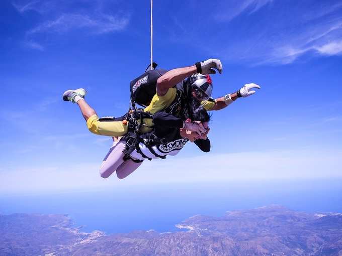 दीसा, गुजरात में स्काईडाइविंग - Skydiving in Deesa, Gujarat  in Hindi