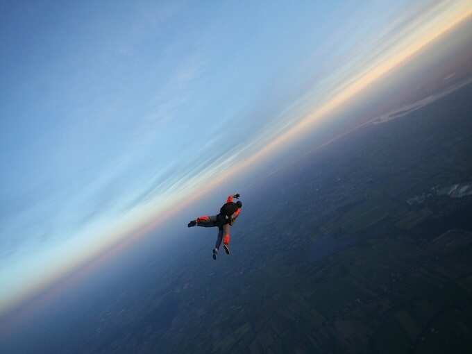 हैदराबाद, तेलंगाना में स्काईडाइविंग - Skydiving in Hyderabad, Telangana  in Hindi