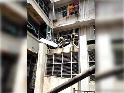 patient jumps out of window: सायन रुग्णालयात मनोरुग्णाने खिडकीतून अचानक उडी मारली आणि...